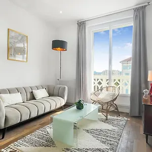 Maison d'hôtes Homey Gatsby - New / Parking Gratuit / Proche Gare / Balcons Privés / établissement élégant Et Moderne